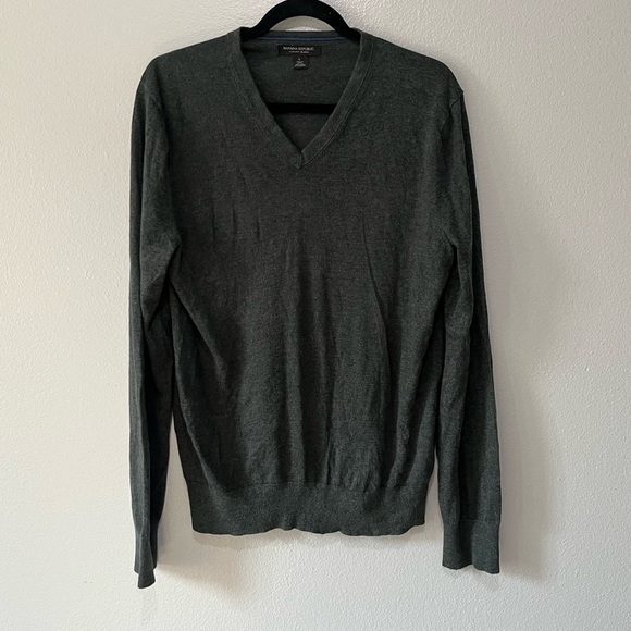 BANANA REPUBLIC LUXURY BLEND- Dark Green V Neck Sweater Size L - Picture 1 of 4